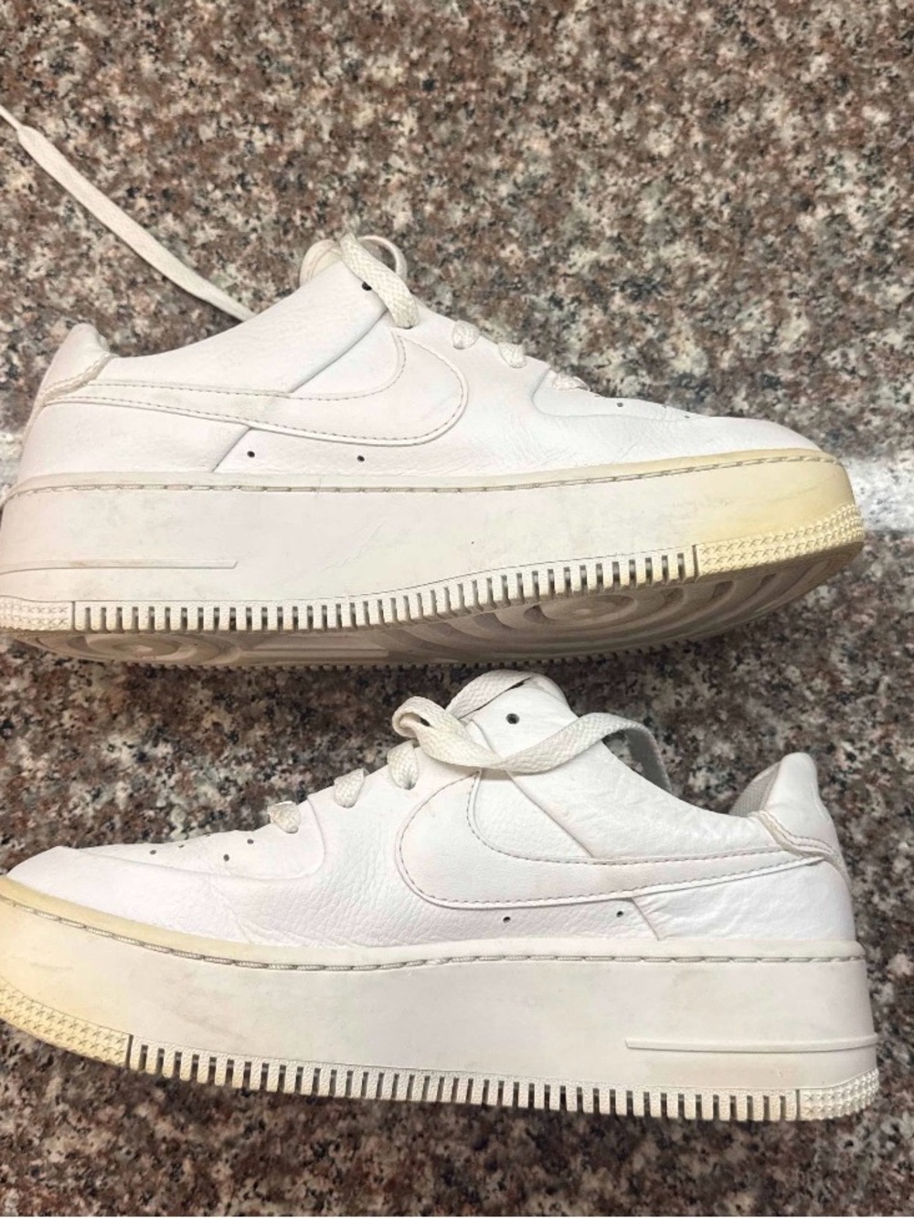 Nike Wmns Air Force 1 Sage Low
'Triple White'